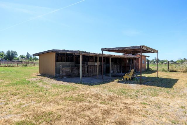 7167 Eleanor Rd, Oakdale, CA 95361