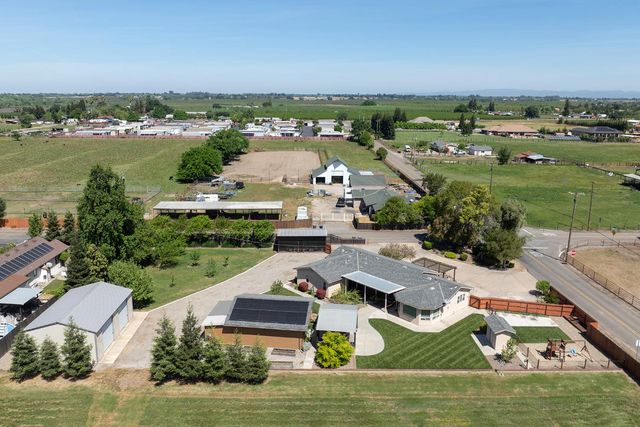 7167 Eleanor Rd, Oakdale, CA 95361