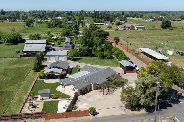 7167 Eleanor Rd, Oakdale, CA 95361