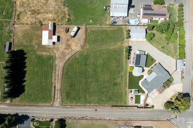 7167 Eleanor Rd, Oakdale, CA 95361