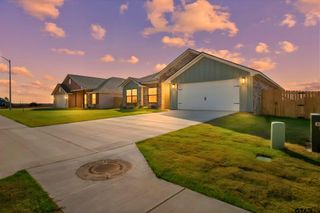 16529 Crossing Circle, Lindale, TX 75771