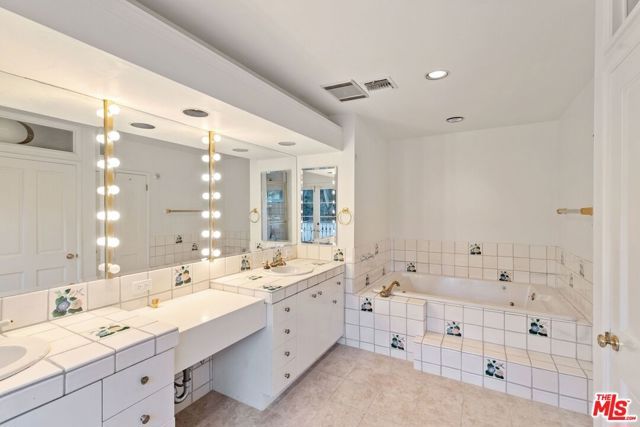 905 Napoli Drive, Pacific Palisades (los Angeles), CA 90272