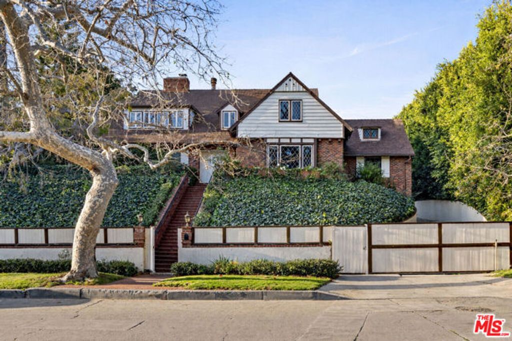 905 Napoli Drive, Pacific Palisades (los Angeles), CA 90272