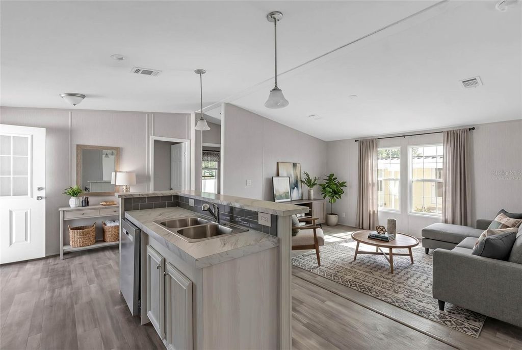 Image 11 of property listing at 2107 PALMA SOLA BOULEVARD 13, Bradenton, FL 34209