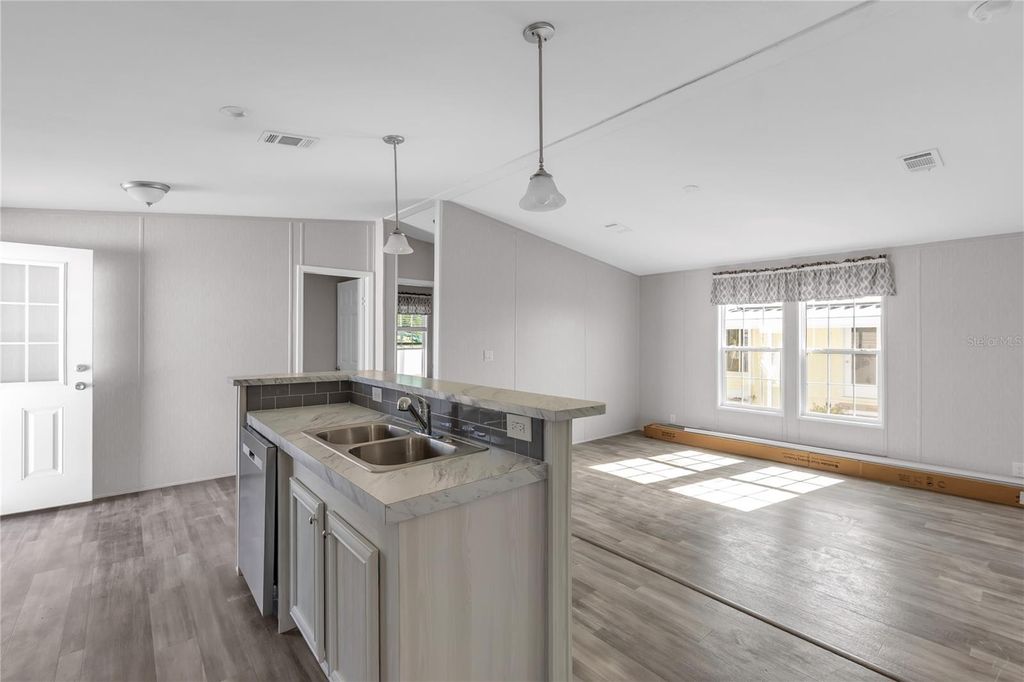 Image 10 of property listing at 2107 PALMA SOLA BOULEVARD 13, Bradenton, FL 34209