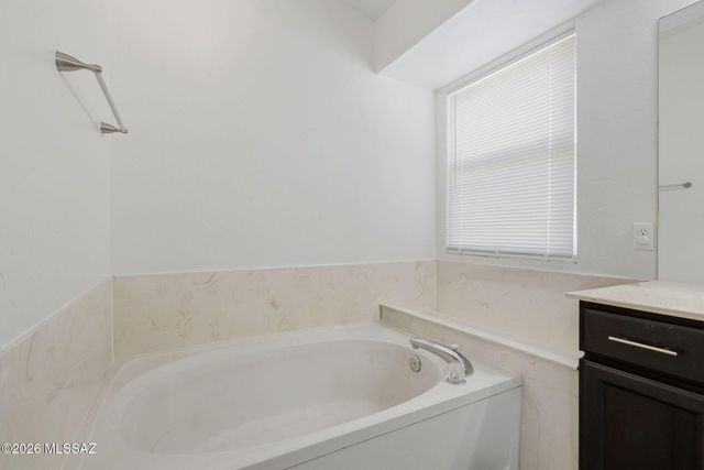 7976 E Alandale Place, Tucson, AZ 85715