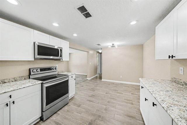 701 E WOODLAND STREET, Bunnell, FL 32110