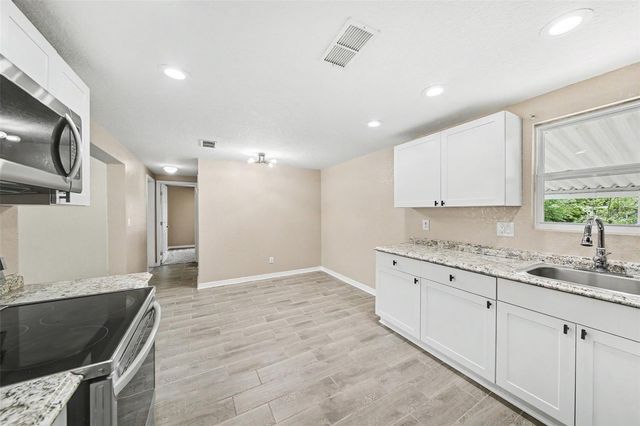 701 E WOODLAND STREET, Bunnell, FL 32110