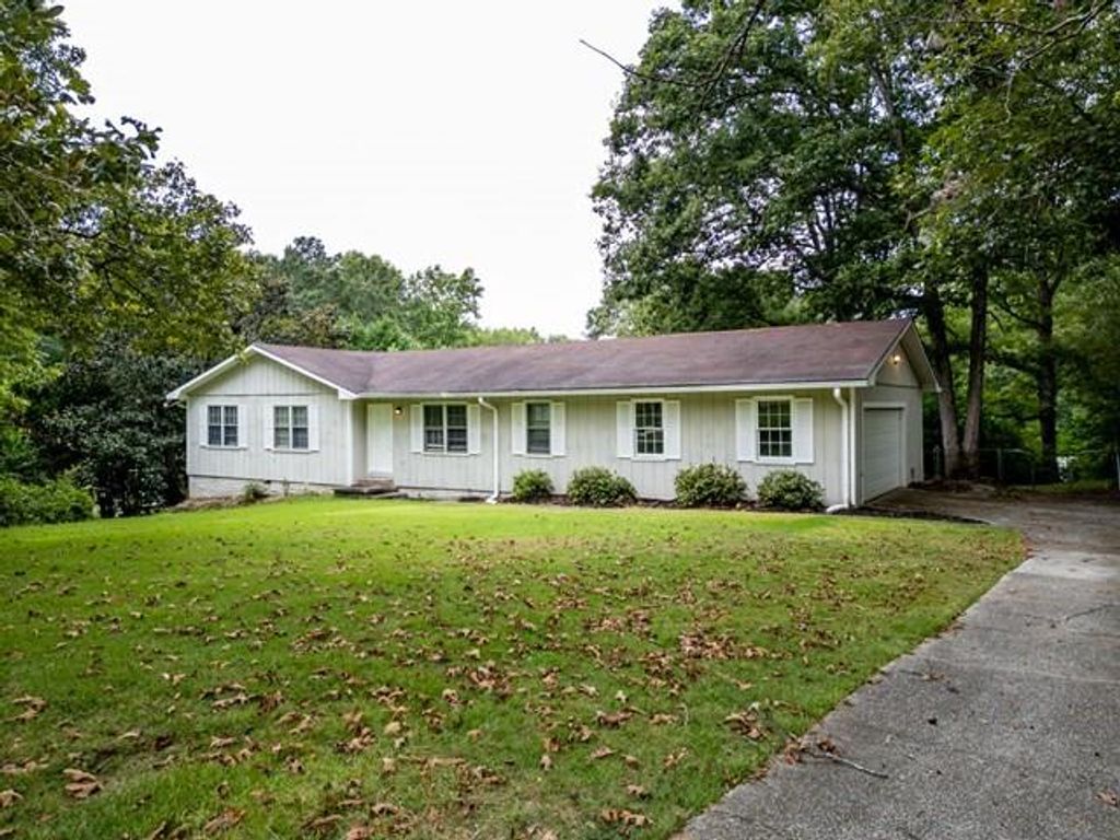 2460 Rolling Acres Drive SW, Conyers, GA 30094
