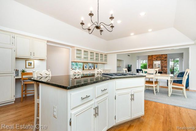 1816 Sudbury Court, Rochester Hills, MI 48306