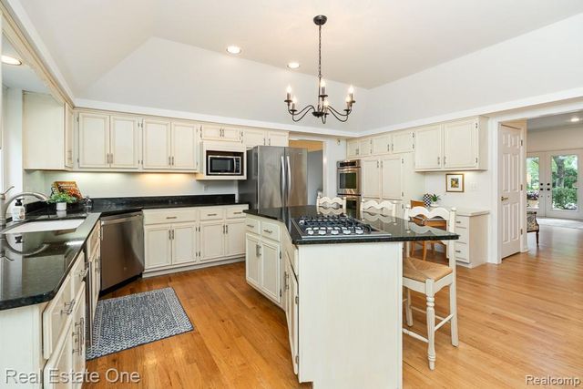 1816 Sudbury Court, Rochester Hills, MI 48306