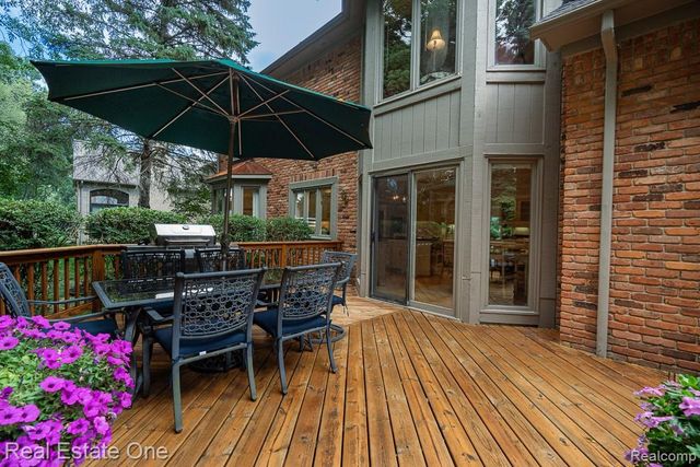 1816 Sudbury Court, Rochester Hills, MI 48306
