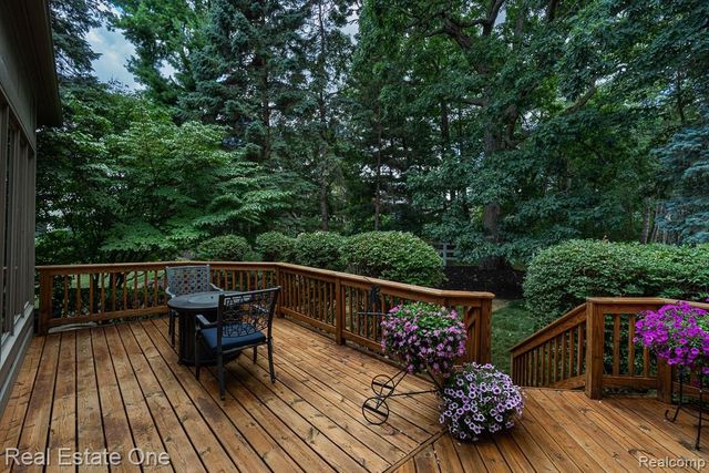 1816 Sudbury Court, Rochester Hills, MI 48306