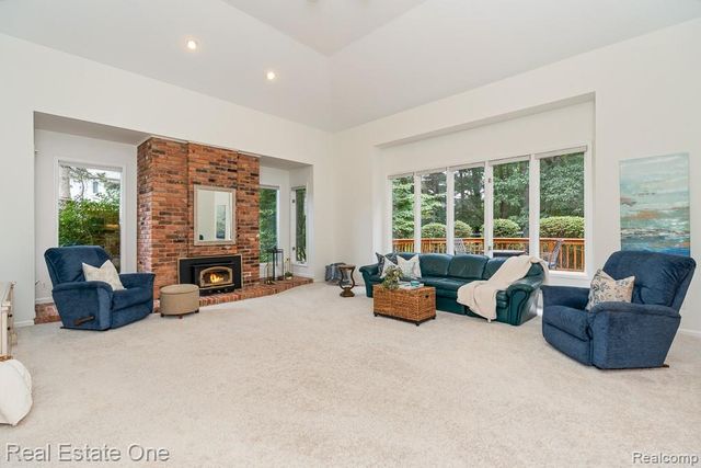 1816 Sudbury Court, Rochester Hills, MI 48306
