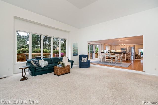 1816 Sudbury Court, Rochester Hills, MI 48306