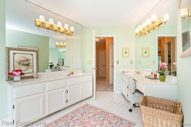 1816 Sudbury Court, Rochester Hills, MI 48306