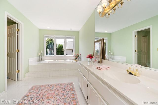 1816 Sudbury Court, Rochester Hills, MI 48306