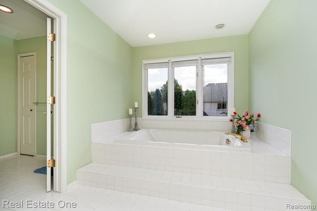 1816 Sudbury Court, Rochester Hills, MI 48306