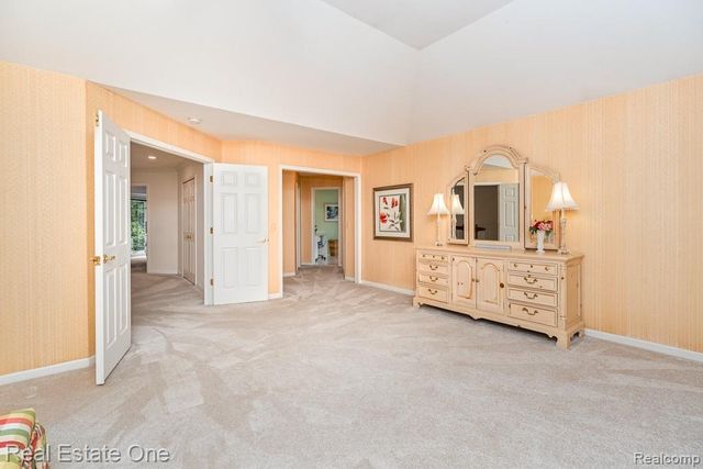 1816 Sudbury Court, Rochester Hills, MI 48306