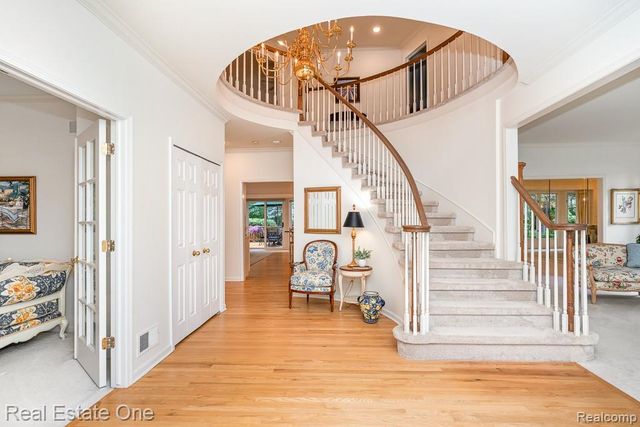 1816 Sudbury Court, Rochester Hills, MI 48306