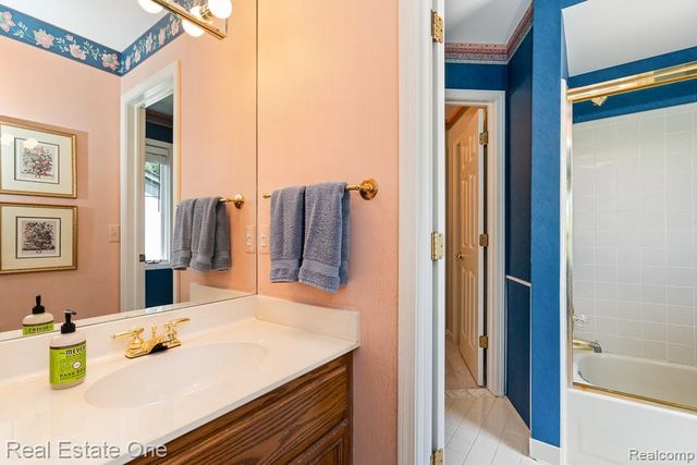 1816 Sudbury Court, Rochester Hills, MI 48306