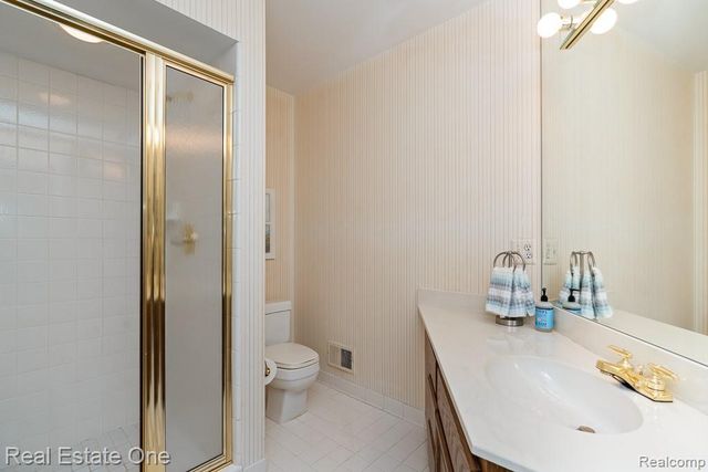 1816 Sudbury Court, Rochester Hills, MI 48306