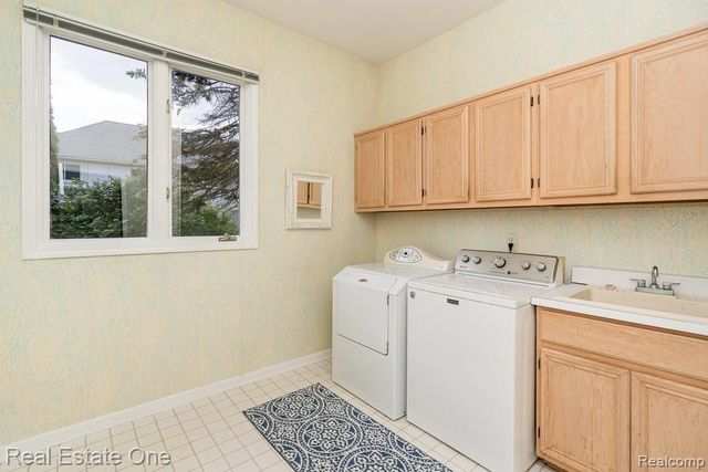 1816 Sudbury Court, Rochester Hills, MI 48306