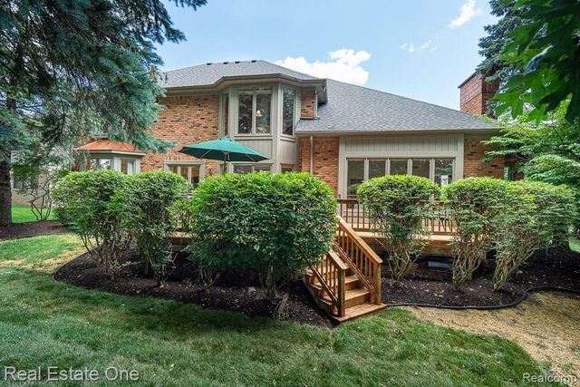 1816 Sudbury Court, Rochester Hills, MI 48306