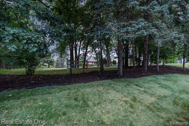 1816 Sudbury Court, Rochester Hills, MI 48306