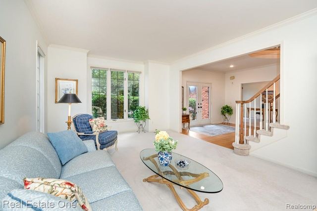 1816 Sudbury Court, Rochester Hills, MI 48306