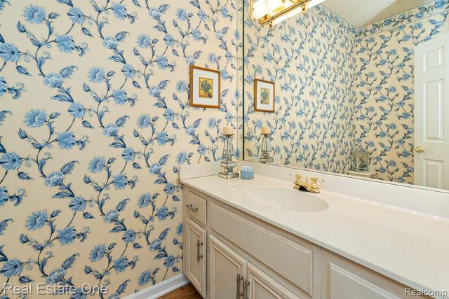 1816 Sudbury Court, Rochester Hills, MI 48306