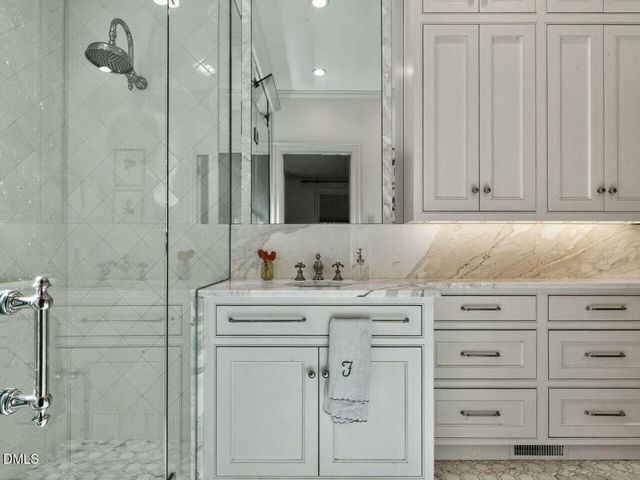 2427 Glenwood Avenue, Raleigh, NC 27608