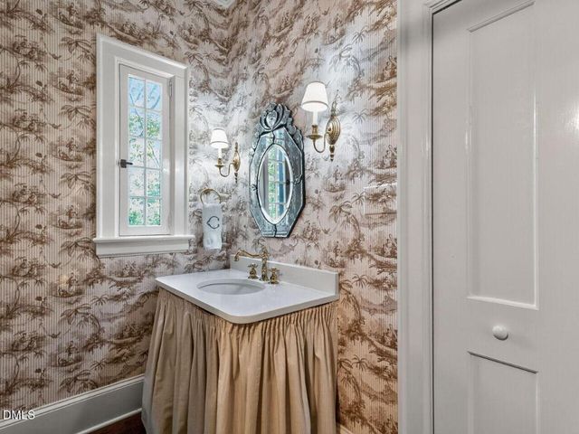 2427 Glenwood Avenue, Raleigh, NC 27608