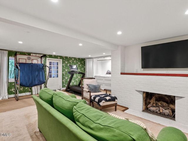 2427 Glenwood Avenue, Raleigh, NC 27608