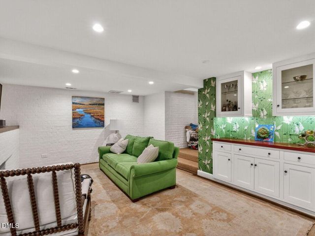 2427 Glenwood Avenue, Raleigh, NC 27608