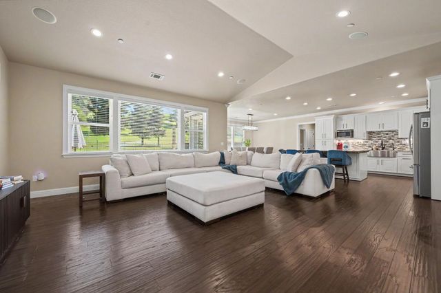 423 La Contenta Way, Valley Springs, CA 95252