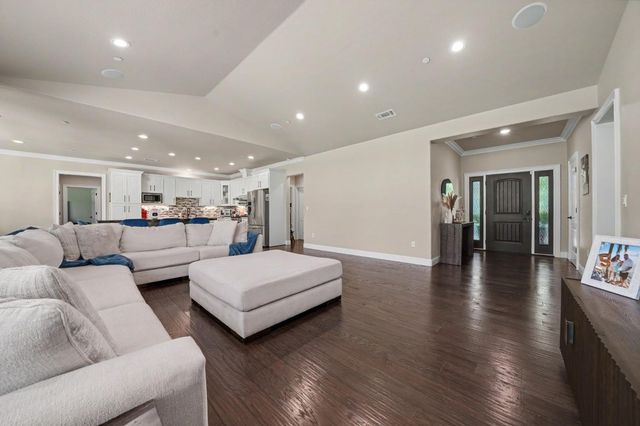 423 La Contenta Way, Valley Springs, CA 95252