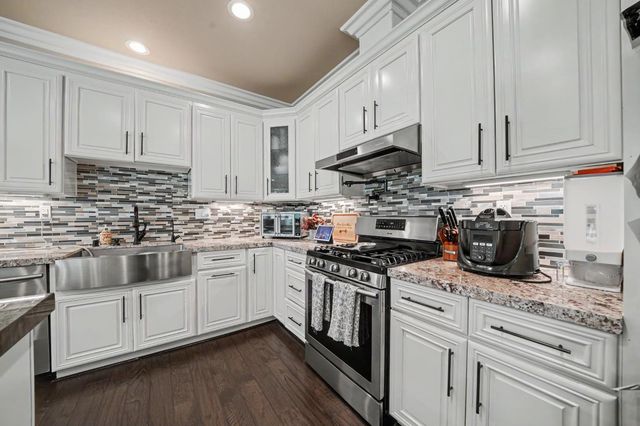 423 La Contenta Way, Valley Springs, CA 95252