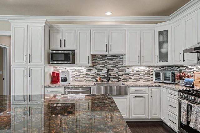 423 La Contenta Way, Valley Springs, CA 95252