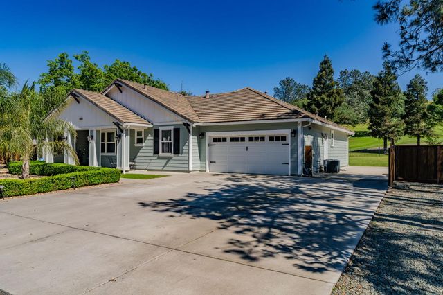 423 La Contenta Way, Valley Springs, CA 95252