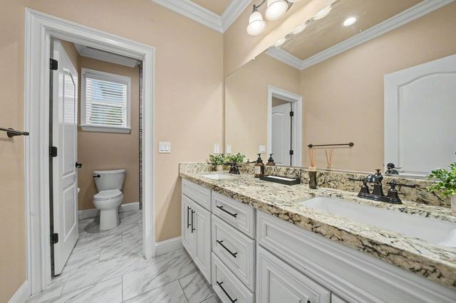 423 La Contenta Way, Valley Springs, CA 95252