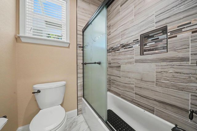 423 La Contenta Way, Valley Springs, CA 95252