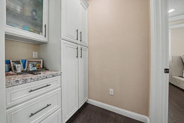 423 La Contenta Way, Valley Springs, CA 95252