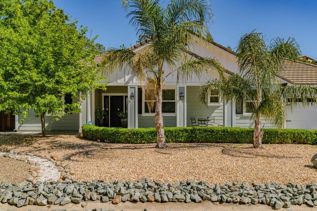 423 La Contenta Way, Valley Springs, CA 95252