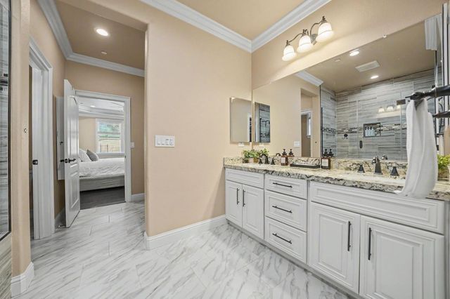 423 La Contenta Way, Valley Springs, CA 95252