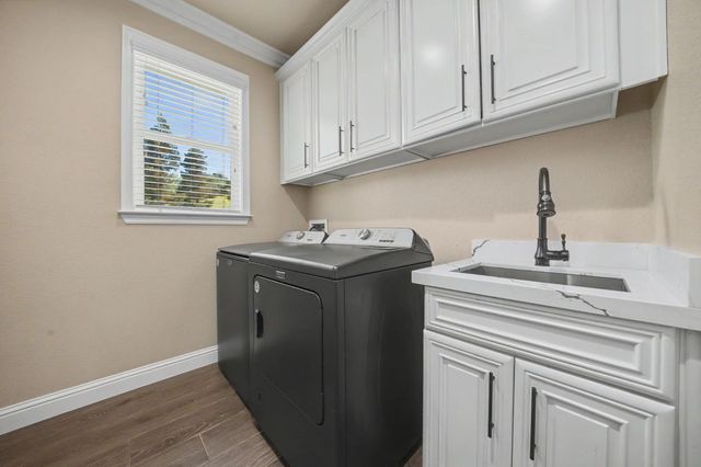 423 La Contenta Way, Valley Springs, CA 95252