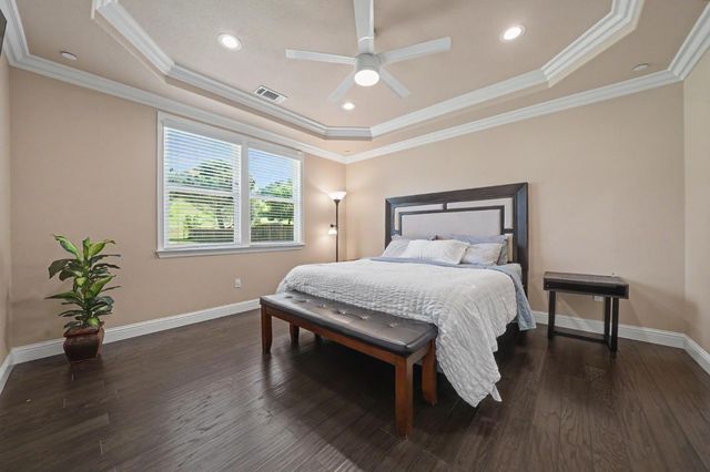 423 La Contenta Way, Valley Springs, CA 95252