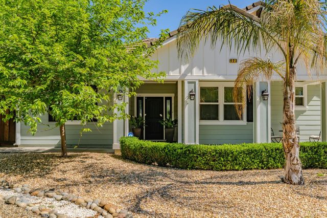 423 La Contenta Way, Valley Springs, CA 95252