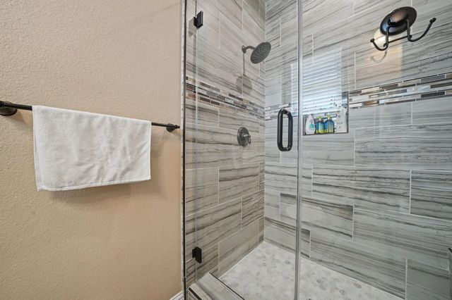 423 La Contenta Way, Valley Springs, CA 95252