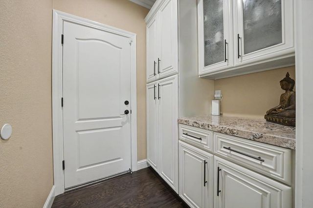 423 La Contenta Way, Valley Springs, CA 95252